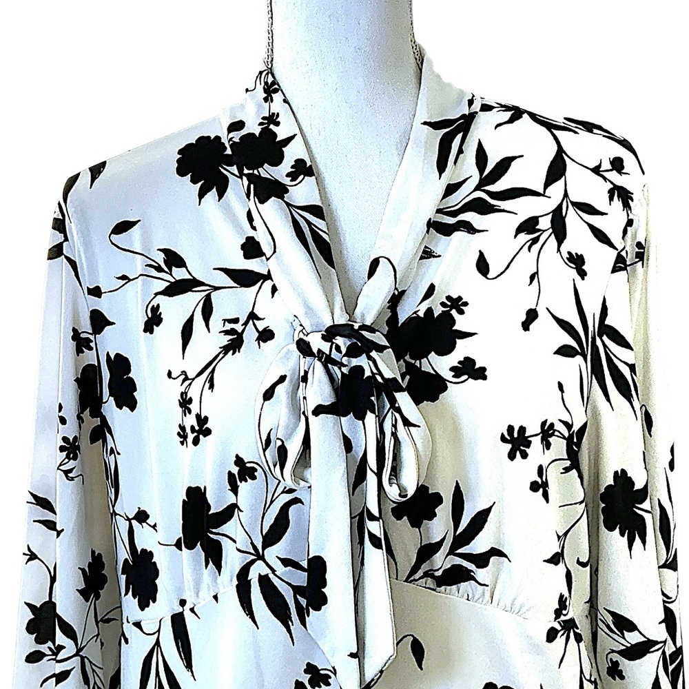 AUW Tie Front Blouse Long Sleeve Bold Floral Black White Women's Top Size XL - Picture 3 of 16